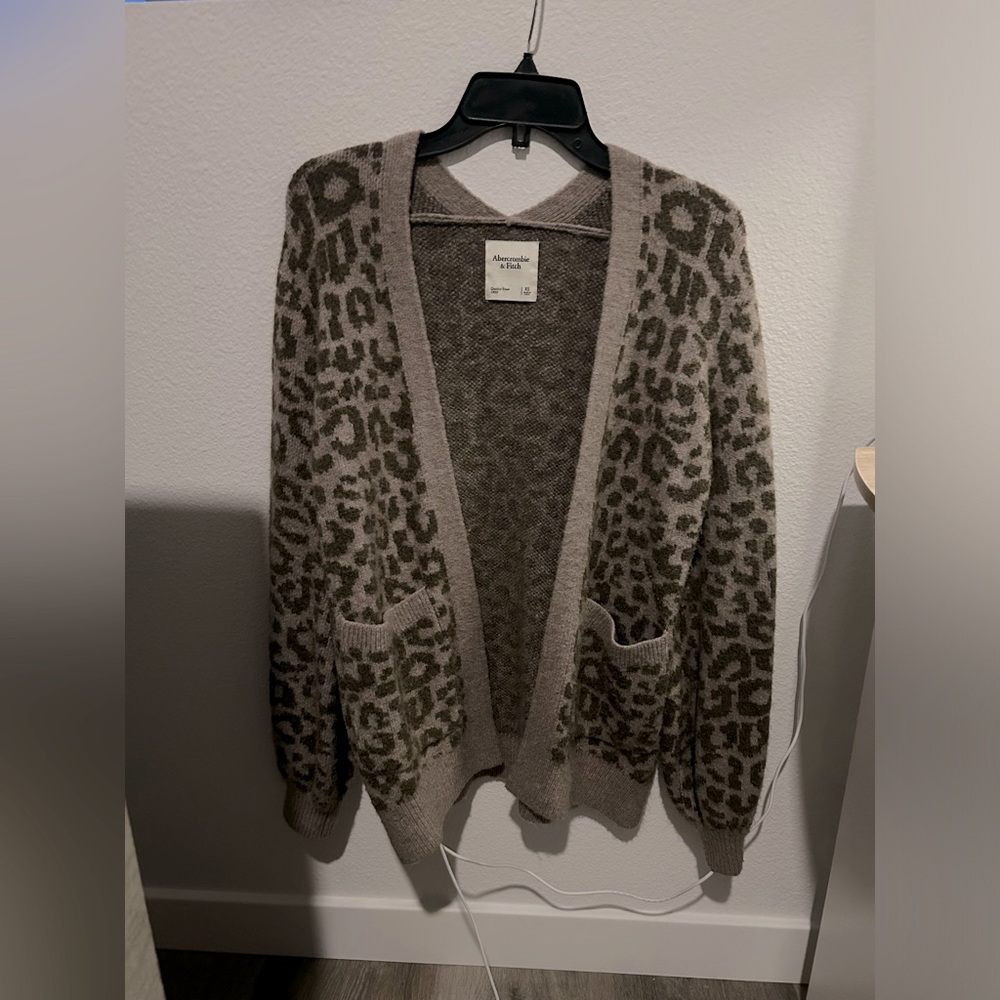 Abercrombie cheetah print cardigan